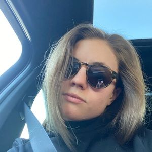 Meet your Posher, Joni